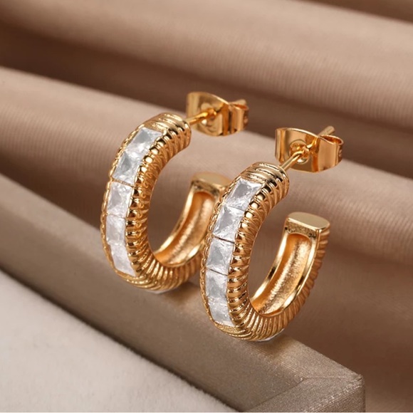 C-shaped Zirconia Hoop Earrings - Picture 4 of 5